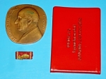 Pamětní medaile Antonína Zápotockého + stužka s miniaturou + průkaz + etuje