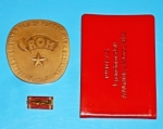 Pamětní medaile Antonína Zápotockého + stužka s miniaturou + průkaz + etuje