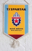 Zobrazit detail zboží: TJ SPARTAK Nové Město nad Metují / STAVOSTROJ n.p. Nositel Řádu Práce Nové Město nad Metují (RETRO Sportovní)