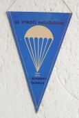 Zobrazit detail zboží: 25. výročí Parašutismu 1949 - 1974 v Severních Čechách / Severočeský Krajský Výbor Svazarmu, Svazarm Ústí n. L. (RETRO SNB+ČSLA+PO+OSH)