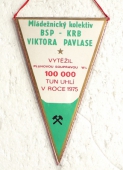 Zobrazit detail zboží: Mládežnický kolektiv BSP - KRB Viktora Pavlase vytěžil pl. soupravou 100 000 tun uhlí v roce 1975 / OKR-Důl Vítězný Únor národní podnik Ostrava XV.Sjezd KSČ (RETRO Politické)
