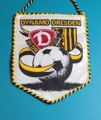 Zobrazit detail zboží: DYNAMO DRESDEN DR fotbal  /   DYNAMO DRESDEN  Fusball-Meister  der DDR 1953-1971, 1973-1976,1977-1978, FDGB-Pokal-Sieger 1952-1971,1977-1982,1984 (RETRO Sportovní)