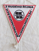 Rudý Říjen n.p. nositel Řádu Práce Otrokovice  / Na pneumatikách z Rudého Října  pěti kontinenty