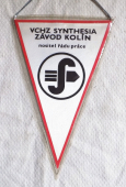 Zobrazit detail zboží: VCHZ  SYNTHESIA  Závod Kolín, nositel Řádu práce (RETRO Podnikové)