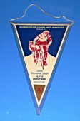 Zobrazit detail zboží: TJ Hutní montáže, cyklistický oddíl, Mistrovství ČSSR časovka mužů jednotlivců - Ostrava 1985 / 40 výročí osvobození Československa Sovětskou armádou (Vlaječky různé a)