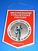 Zobrazit detail zboží: Mezinárodní cyklistické závody O putovní pohár NV města Hlučína a O cenu Hutních montáží Ostrava , Darkovičky 1981 (vlaječky různé)