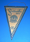 Zobrazit detail zboží: Mototuristická soutěž SNĚŽKA 1975 - Automotoklub Svazarmu ČSR Moravská Třebová (vlaječky různé)