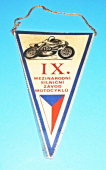 Zobrazit detail zboží: Zlatý kahanec - IX. Mezinárodní silniční závod motocyklů - Karviná 1975 (- soutěže)